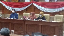 Pertemuan Komisi IV dengan para guru untuk membahas insentif harus tertunda akibat pemadam listrik. (Foto: Ist)