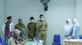 Wali Kota Samarinda Andi Harun berikan edukasi tentang pemilu serentak 2024 di SMA 3. (Foto: Dokumentasi Humas Pemkot Samarinda)