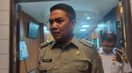 Wali Kota Samarinda, Andi Harun didampingi Kepala Dishub Samarinda, Hotmarulitua Manalu saat diwawancara awak media. (Foto: Ist)