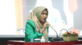 Anggota DPRD Kaltim, Yenni Eviliana saat membacakan PU Fraksi PKB pada rapat paripurna ke 48 DPRD Kaltim. (Foto: Ist)