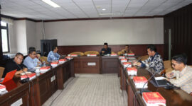 Komisi II DPRD Kaltim saat menggelar hearing dengan petinggi Perusda MBS. (Foto: Ist)