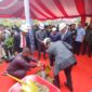 Ketua DPRD Kota Samarinda, Sugiyono saat melakukan pelayanan batu pertama proyek pembangunan trowongan gunung manggah. (Foto: Ist)