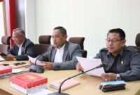 Wakil Ketua DPRD Kaltim Seno Aji didampingi Wakil Ketua DPRD Kaltim Muhammad Samsun dan Sigit Wibowo saat memimpin rapat Banmus. (Foto: Ist)