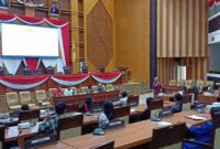Bamperda DPRD Kota Samarinda, Laila Fatihah Menyampaikan Materi Legislatif Drafting dengan Mahasiswa UWGM. (Foto: Ist)