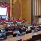 Bamperda DPRD Kota Samarinda, Laila Fatihah Menyampaikan Materi Legislatif Drafting dengan Mahasiswa UWGM. (Foto: Ist)