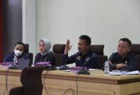 Komisi I DPRD Kaltim melakukan mediasi atas permasalahan dugaan penyerobotan lahan antara PT PHM dan warga Desa Sepatin, Kecamatan Anggana. (Foto: Ist)