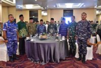 Wakil Ketua DPRD Kaltim Sigit Wibowo (keempat dari kiri) bersama Sekretaris DPRD Kaltim, M Ramadhan (ketiga dari kiri) saat menghadiri Pembukaan Musyawarah Daerah Muhammadiyah dan Aisyiah Kota Balikpapan, di Hotel Platinum Balikpapan, Sabtu (7/1/2023). (Foto: Ist)