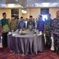 Wakil Ketua DPRD Kaltim Sigit Wibowo (keempat dari kiri) bersama Sekretaris DPRD Kaltim, M Ramadhan (ketiga dari kiri) saat menghadiri Pembukaan Musyawarah Daerah Muhammadiyah dan Aisyiah Kota Balikpapan, di Hotel Platinum Balikpapan, Sabtu (7/1/2023). (Foto: Ist)