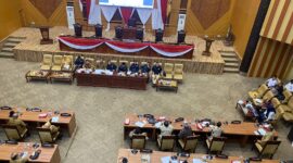 Komisi I DPRD Kota Samarinda bersama dengan Ketua Lembaga Pemberdayaan Masyarakat (LPM) se-Kota Samarinda Saat Rapat Dengar Pendapat (RDP). (Foto: Ist)
