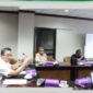Ketua Pansus Pajak Daerah dan Retribusi Daerah, Sapto Setyo Pramono saat memimpin rapat perdana. (Foto: Ist)