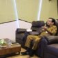 Sekwan DPRD Kaltim, Muhammad Ramadhan mengikuti webinar diruang audio visual lantai 2 gedung D kantor DPRD Kaltim. (Foto: Ist)