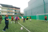 Rusmadi, Wakil Wali Kota Samarinda saat membuka turnamen mini soccer piala wali kota. (Foto: Ist)