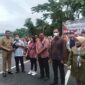 Penyerahan hadiah secara simbolis kepada pemenang yang diberikan langsung oleh Wali Kota Samarinda, Andi Harun. (Foto: Ist)