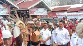 Wali Kota Andi Harun saat meresmikan Pasar Dayak. (Foto: Ist)