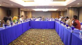 Tim Rencana Kerja DPRD Kaltim gelar rapat kerja dengan BPKAD dan Biro Hukum Pemprov Kaltim di Ballroom Hotel Blue Sky. (Foto: Ist)