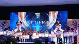 Wali Kota Samarinda, Andi Harun saat mengahdiri acara penganugerahan ASN dan Non ASN. (Foto: Ist)