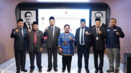 Hero Mardanus usai melantik Sri Wahyuni sebagai Pejabat Fungsional Analis Kebencanaan BPBD Kota Samarinda. (Foto: Ist)