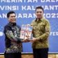 Andi Harun, Wali Kota Samarinda saat menyerahkan LKPD kepada BPK RI Perwakilan Kaltim. (Foto: Ist)