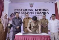 Wali Kota Samarinda, Andi Harun saat meresmikan bangunan baru Puskesmas Juanda. (Foto: Ist)