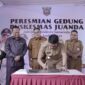 Wali Kota Samarinda, Andi Harun saat meresmikan bangunan baru Puskesmas Juanda. (Foto: Ist)