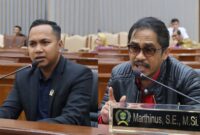 Wakil Ketua Pansus Investigasi Pertambangan, M Udin, serta Anggota Pansus Investigasi Pertambangan, Marthinus, saat memberikan klarifikasi soal pelegalan tambang ilegal. (Foto: Ist)