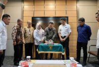 Penandatanganan antara PT Cirajasa Engineering Consultan dengan Direktur RSUD IA Moies yang disaksikan Wali Kota Samarinda, Andi Harun. (Foto: Ist)