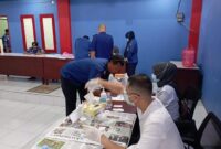 Kegiatan tes urin yang diselenggarakan Disdamkar Kota Samarinda. (Foto: Ist)