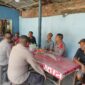 Polsek Sungai Kunjang menggelar Jumat Curhat di suasana lebaran Idul Fitri di Terminal Bus, di jalan Untung Suropati. (Foto: Ist)