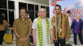 Ketua Komisi II DPRD Kaltim, Nidya Listiyono (kanan) yang mewakili Ketua DPRD Kaltim menghadiri Rakornas Kemendagri di Sulawesi Tenggara. (Foto: Ist)