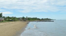 Suasana indahnya Pantai Biru Kersik. (Foto: Ist)