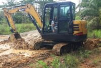 Perbaikan jalan poros di kawasan Bilatalang, Kecamatan Tabang, Kukar. (Foto: Ist)
