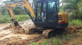 Perbaikan jalan poros di kawasan Bilatalang, Kecamatan Tabang, Kukar. (Foto: Ist)