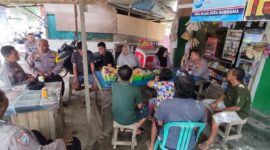 Kapolsek Sungai Kunjang, Kompol Made Anwara, SH, Kembali menggelar Jumat Curhat Di Wilayah hukum Polsek Sungai Kunjang. (Foto: Ist)