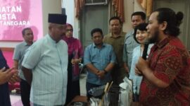 Bupati Edi Damansyah saat melihat proses pelatihan barista. (Foto: Ist)