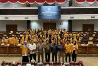 Foto bersama Anggota DPRD Kota Samarinda bersama Mahasiswa Prodi Pendidikan Ekonomi FKIP Unmul saat kunjungan belajar. (Foto: Ist)