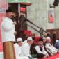 Bupati Kukar saat memberikan arahan kepada calon haji di masjid agung. (Foto: Ist)