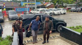 Potret Terpidana Kasus Pemalsuan Surat Tanah, Khoirul Mashuri saat diamankan Tim Pidsus Kejari Kukar dan Tim Alligator Polres Kukar. (Foto: Ist)