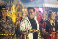 Wakil Bupati Kutai Kartanegara, Rendi Solihin dalam acara penutupan Erau Adat Benua Tuha di Desa Sabintulung. (Foto: Ist)