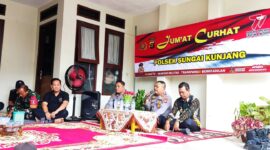 Kapolsek Sungai Kunjang, AKBP Made Anwara, S.H saat mendengar keluhan warga melalui kegiatan 
