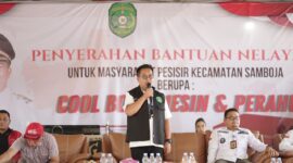 Wakil Bupati Kukar, Rendi Solihin saat menghadiri acara penyerahan bantuan nelayan di Kecamatan Samboja. (Foto: Ist)