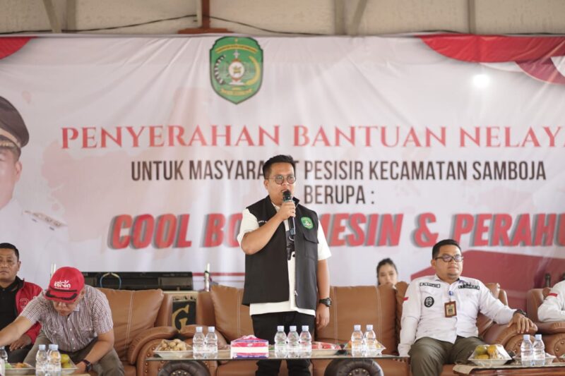 Wakil Bupati Kukar, Rendi Solihin saat menghadiri acara penyerahan bantuan nelayan di Kecamatan Samboja. (Foto: Ist)