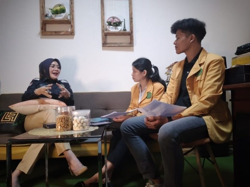Anggota Komisi II Dewan Perwakilan Rakyat Daerah Lailah Fatihah saat podcast bersama mahasiswa Unmul. (Foto: Ist)