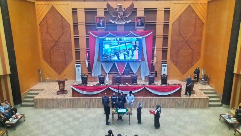Suasana pengesahan Perda dalam Rapat Paripurna DPRD Kota Samarinda. (Foto: Ist)
