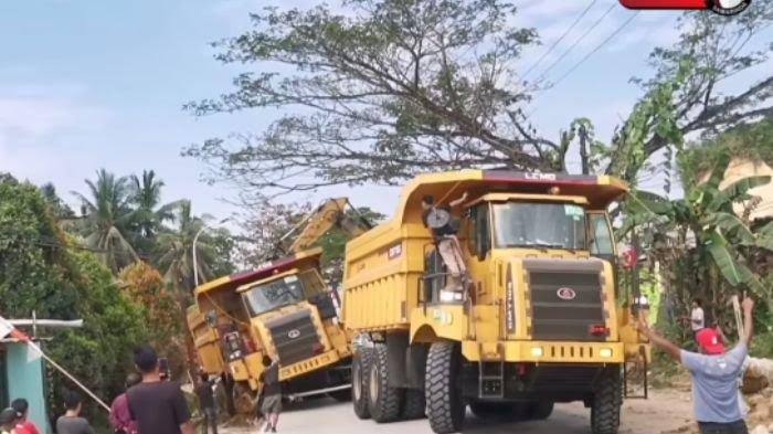 Konvoi truk tambang yang merusak jalan umum di Samarinda. (Foto: Ist)