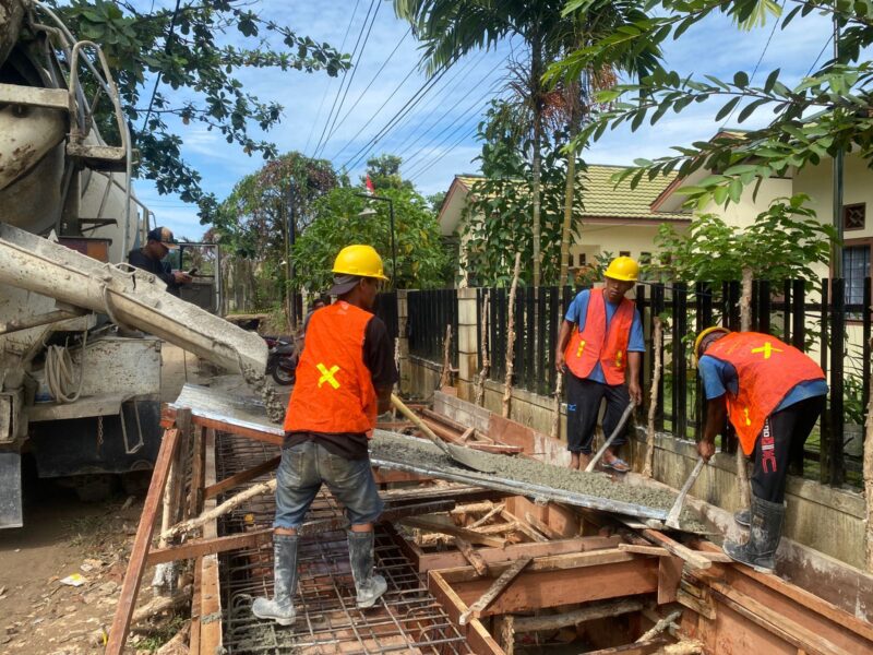 Proses perbaikan beberapa titik drainase di Kota Samarinda. (Foto: Ist)