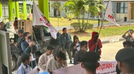 Suasana aksi demonstrasi Gemasaba di Kantor DPRD Kukar. (Foto: Ist)