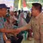 Wakil Bupat Kukar, Rendi Solihin saat mengunjungi masyarakat petani di Desa Beringin Agung, Kecamatan Samboja. (Foto: Ist)