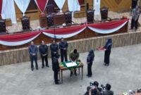 Suasana penandatanganan nota kesepakatan APBD-P Samarinda 2023 di gedung DPRD Samarinda pada Jumat (11/8/2023). (Foto: Ist)