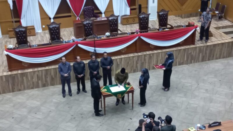 Suasana penandatanganan nota kesepakatan APBD-P Samarinda 2023 di gedung DPRD Samarinda pada Jumat (11/8/2023). (Foto: Ist)