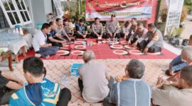 Suasana kegiatan Jumat Curhat yang digelar Polsek Sungai Kunjang, Samarinda. (Foto: Ist)